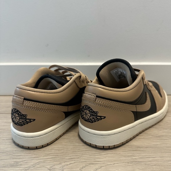 Nike Air Jordan 1 Low - Picture 5 of 13